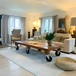 Holiday home Historic Gamekeeper's House At Castle *