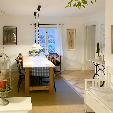 Historic Gamekeeper's House At Castle Nyaraló Tranekær