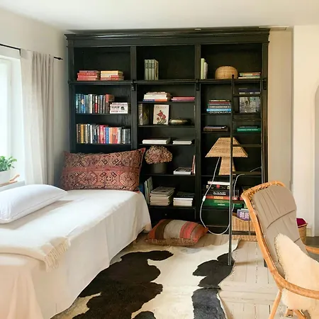 Dom wakacyjny Historic Gamekeeper's House At Castle