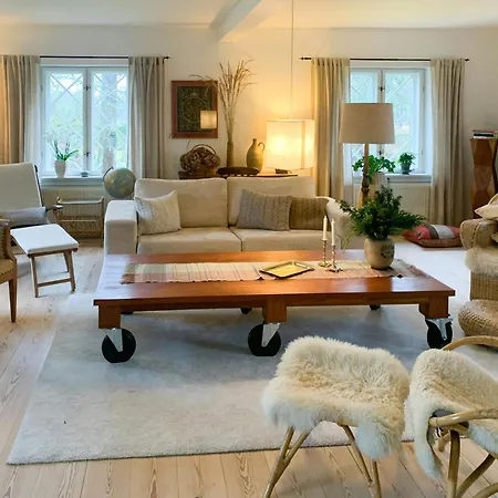 Historic Gamekeeper's House At Castle Nyaraló *