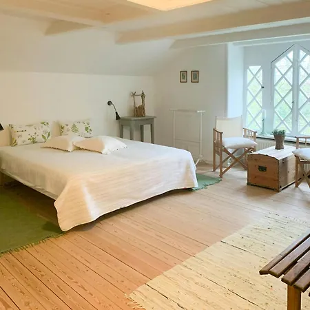 Nyaraló Historic Gamekeeper's House At Castle Tranekær