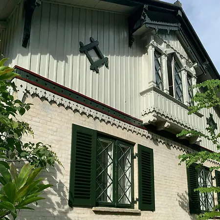 Historic Gamekeeper's House At Castle Nyaraló