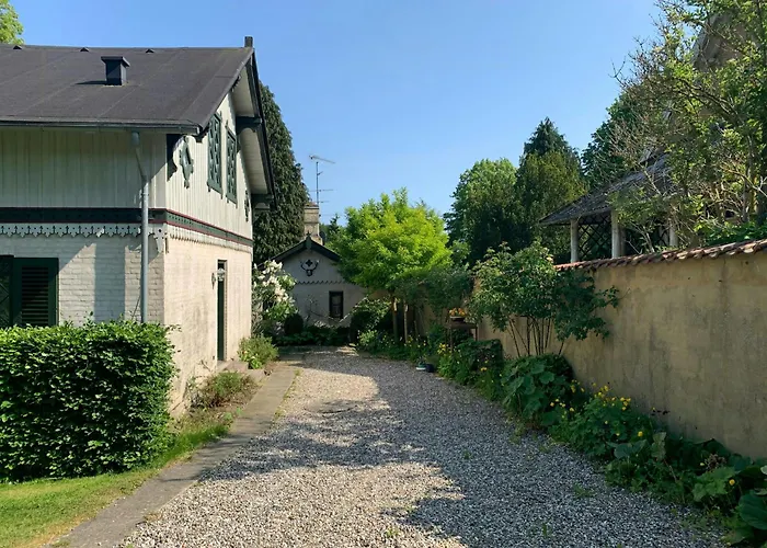 Historic Gamekeeper's House At Castle * Tranekær