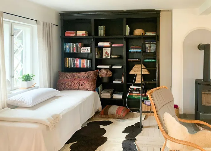 Nyaraló Historic Gamekeeper's House At Castle