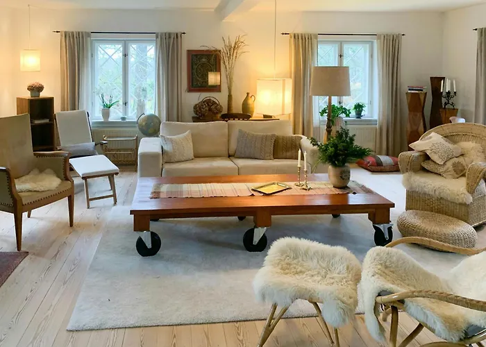 Historic Gamekeeper's House At Castle Nyaraló *