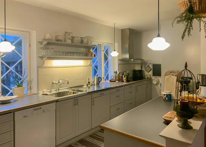 Historic Gamekeeper's House At Castle Nyaraló Tranekær