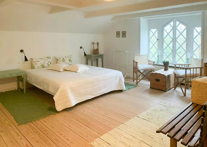 Nyaraló Historic Gamekeeper's House At Castle Tranekær