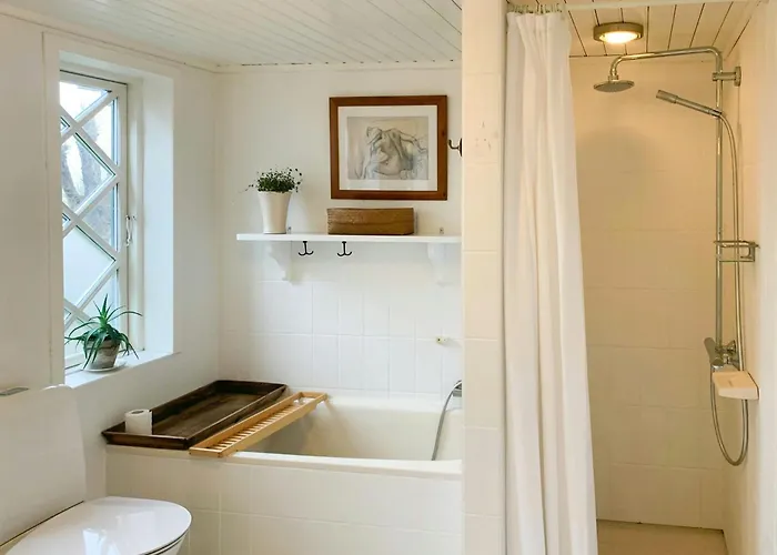 Historic Gamekeeper's House At Castle Nyaraló