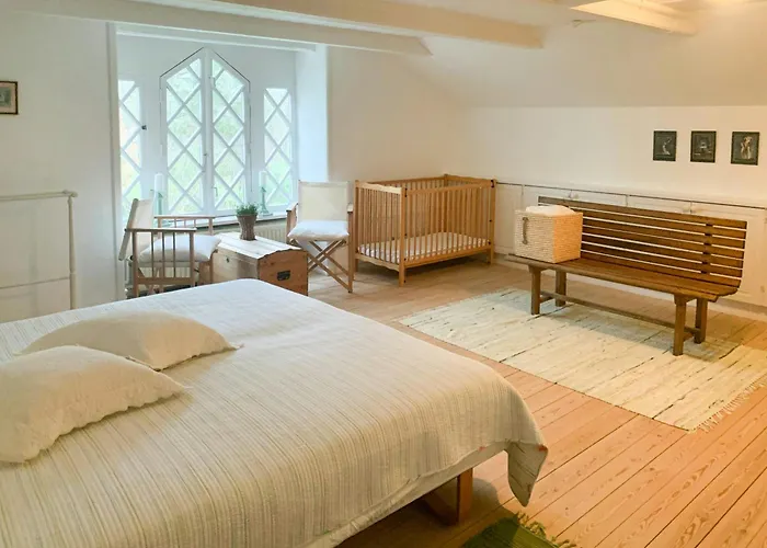 Dom wakacyjny Historic Gamekeeper's House At Castle