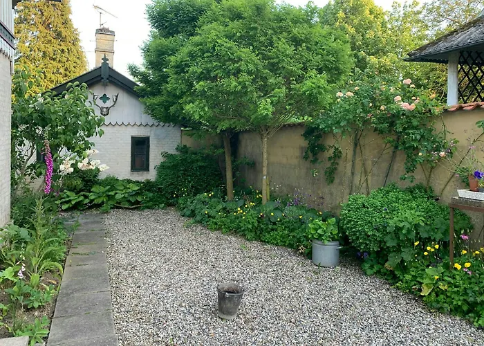 Historic Gamekeeper's House At Castle Nyaraló *